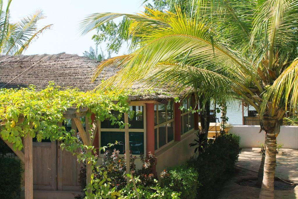 Lampsar Lodge Ndiongo Buitenkant foto